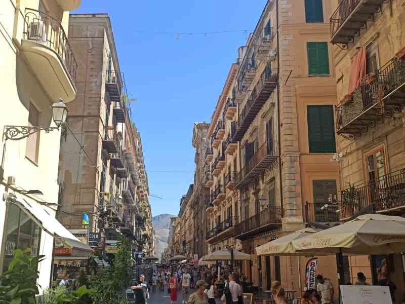 La Via Maqueda, une rue historique située à Palerme, en Sicile, photo gratuite