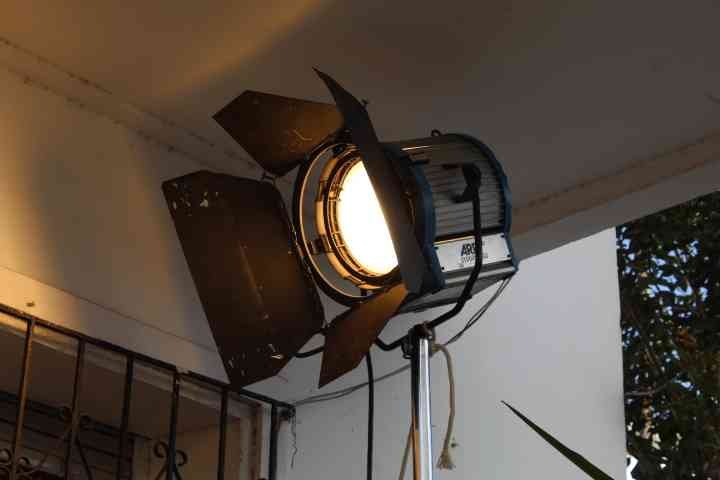 Lampe de studio allumée - Lámpara de estudio en fotografía gratis