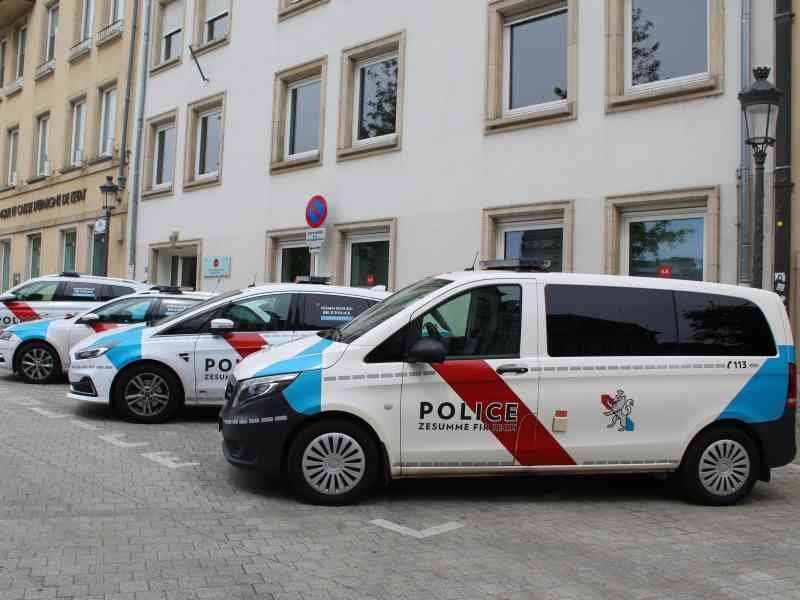 Camion de police, Luxembourg, photo gratuite