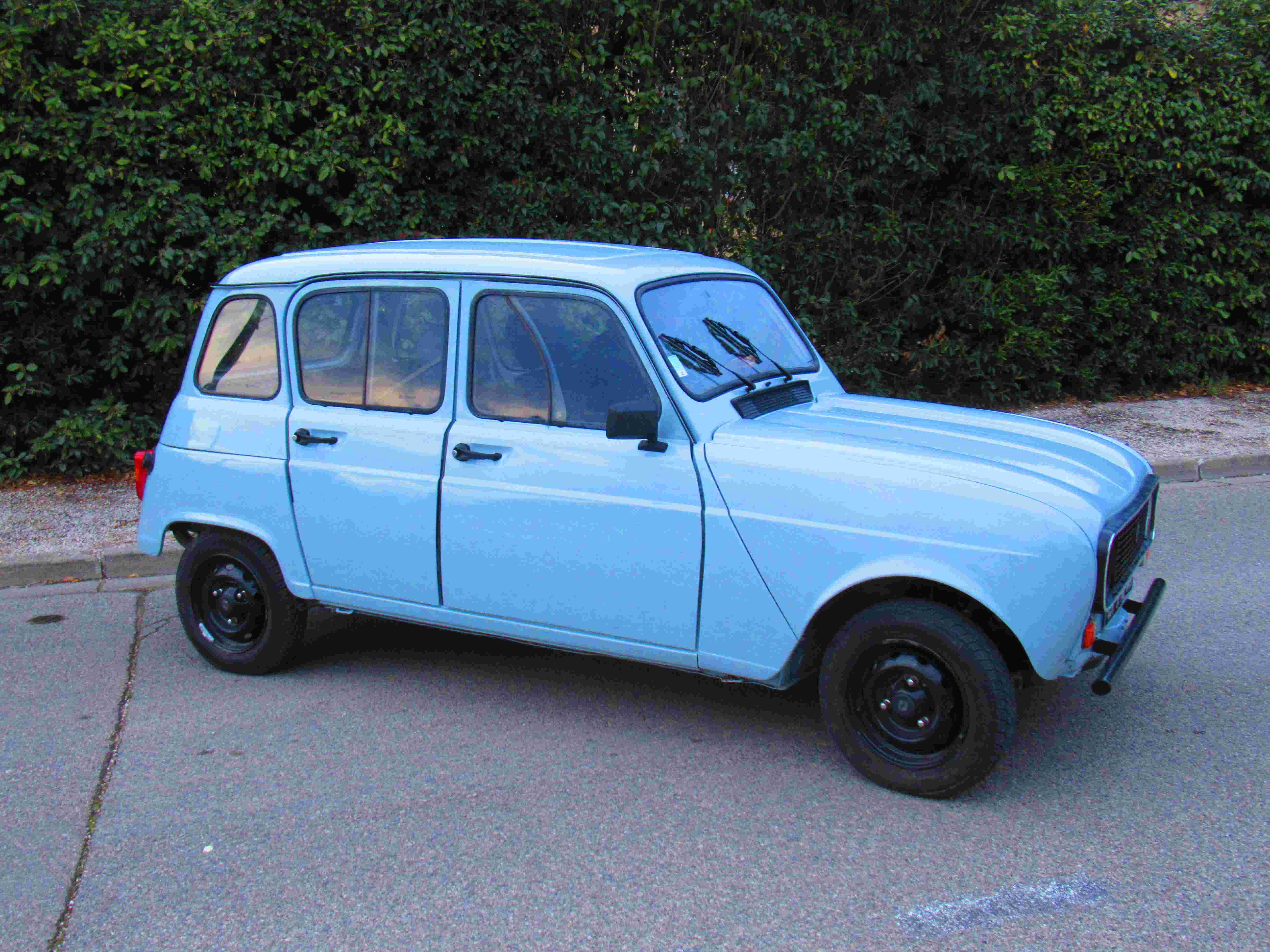 Ancienne voiture Renault 4L
