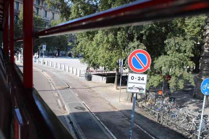 Un panneau de signalisation routière, photo gratuite
