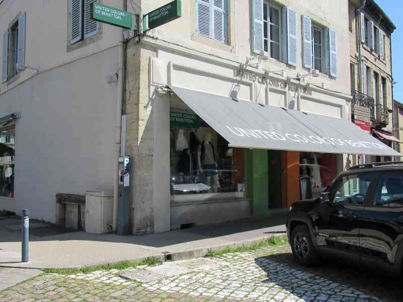 Façade de la boutique Benetton à Lons-le-Saunier