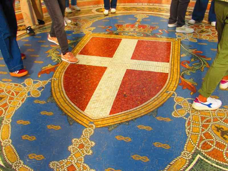 Mosaïque au sol de la Galerie Vittorio Emanuele II à Milan photo gratuite