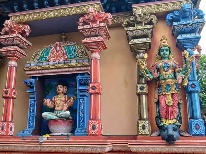 Architecture colorée d'un temple hindou à l'Île de la Réunion, photo gratuite