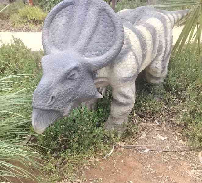 Statue de dinosaure de type Protoceratops, photo gratuite