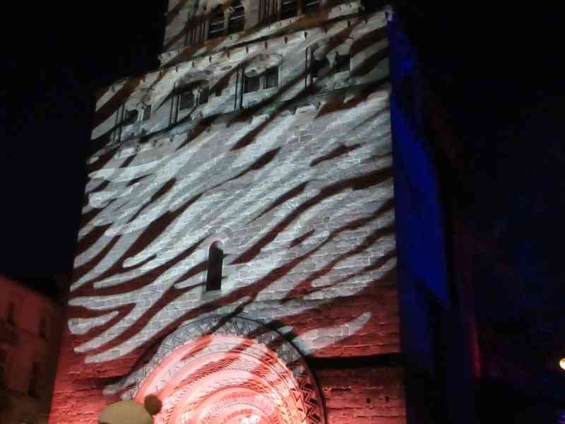 La Basilique Saint-Maurice d'Épinal illuminée lors d'un événement festif, photo gratuite
