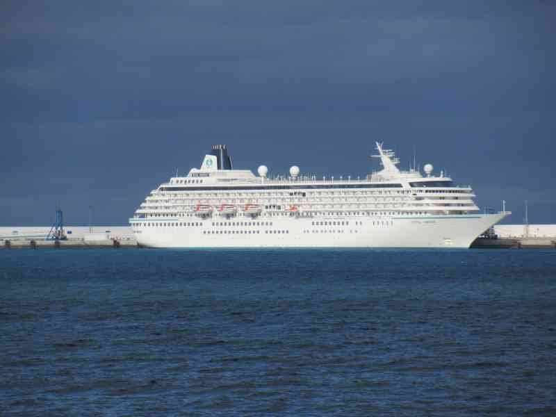 Bateau de croisière Crystal Symphony au port photo gratuite