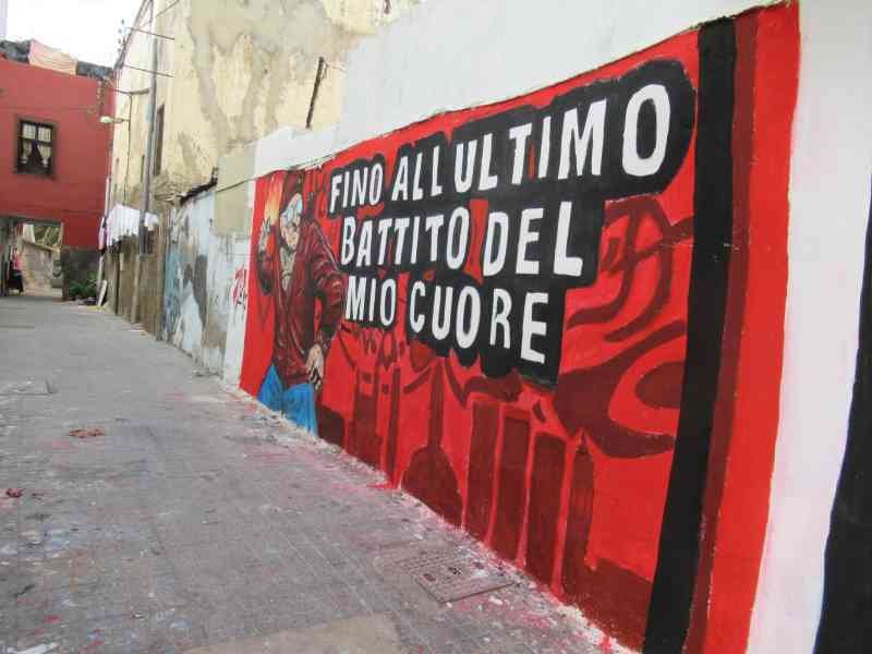 Graffiti sur une façade photo gratuite