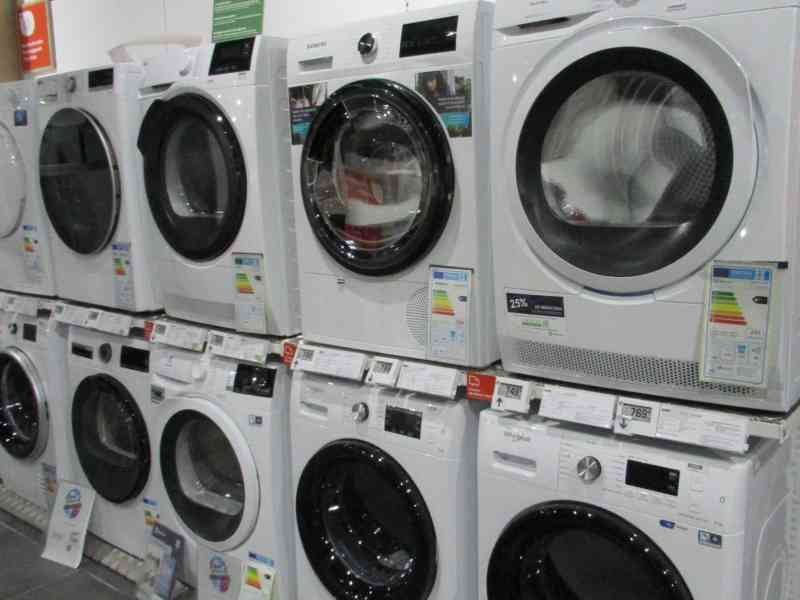 Machines à laver exposés dans un magasin