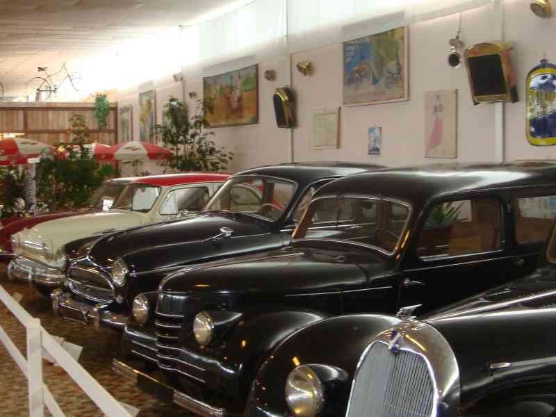 Galerie de voitures anciennes photo gratuite