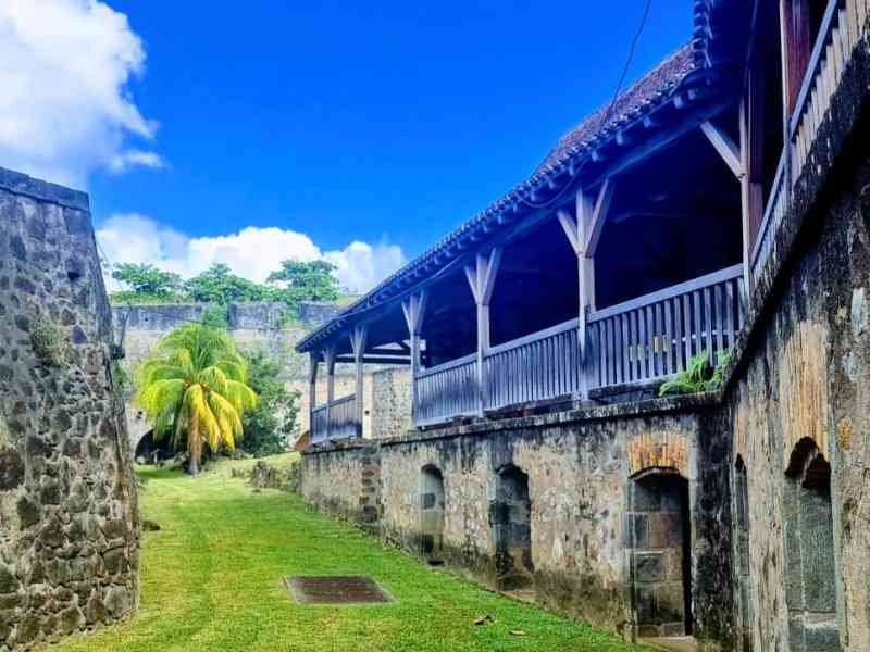 Grande caserne près du fort Delgrès en Guadeloupe