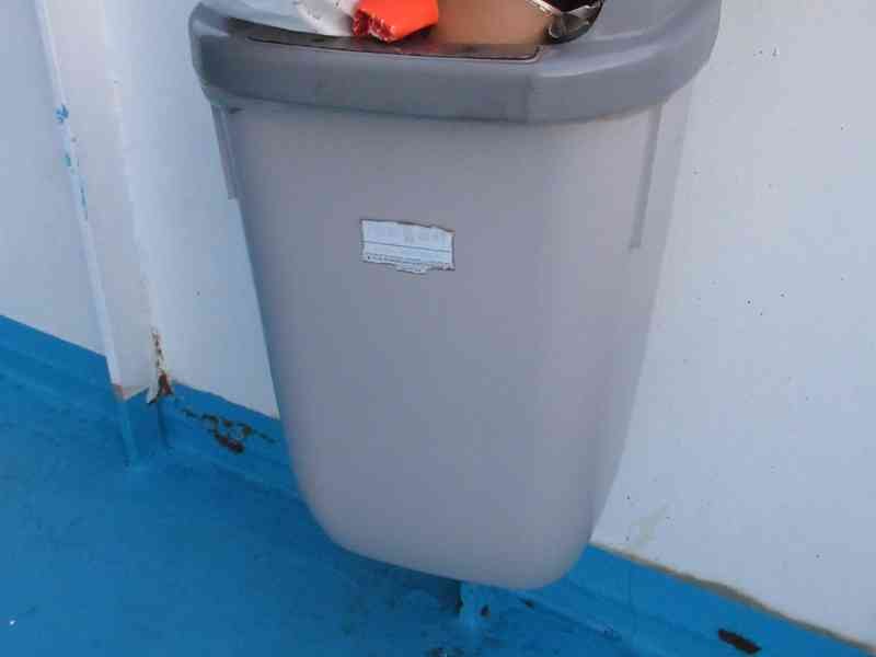 Corbeille en plastique photo gratuite