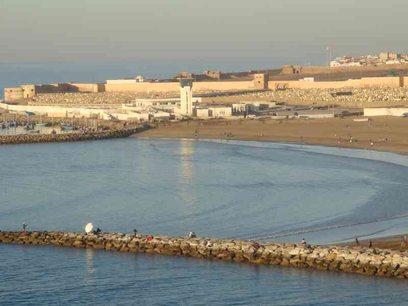 La plage et la Kasbah des Oudayas photo gratuite