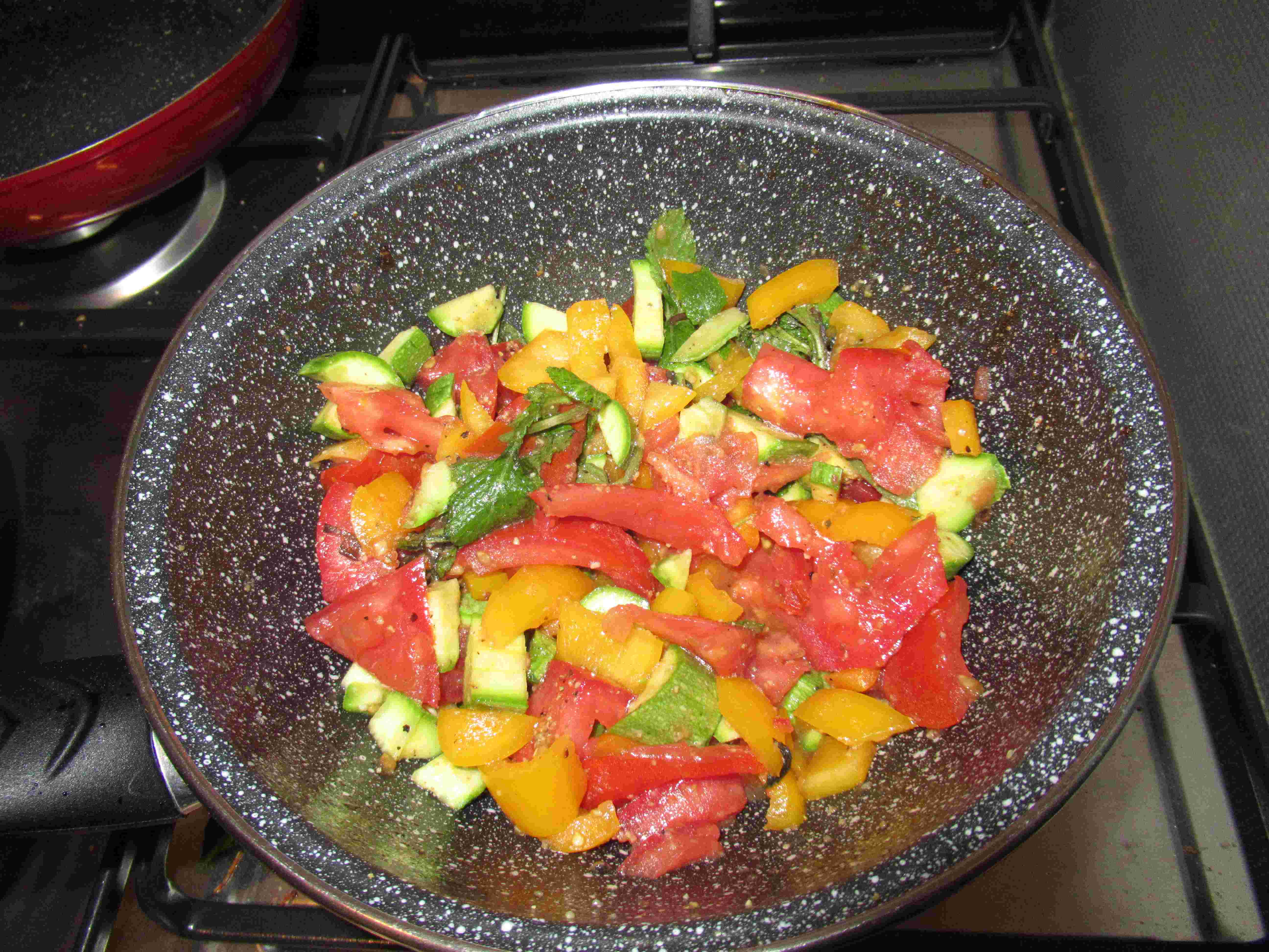 Wok de légumes tomates poivrons