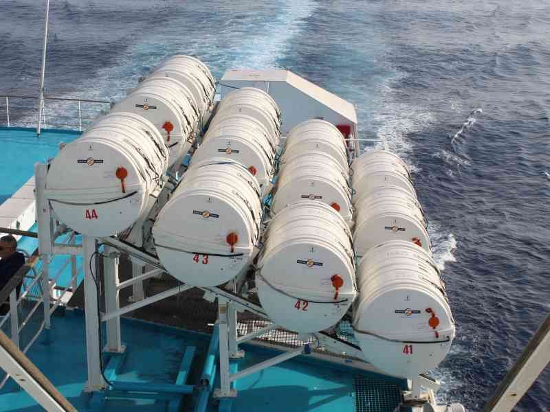 Radeaux de sauvetage sur le Massalia, la Méridionale photo gratuite