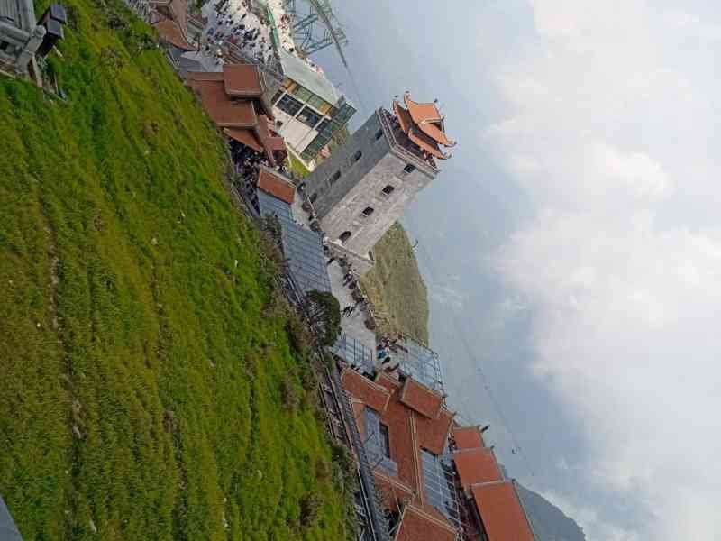 Complexe spirituel et touristique situé au sommet du mont Fansipan, Vietnam, photo gratuite