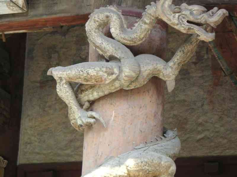 Dragon Sculpté décorant une salle du Temple en Chine, Asie photo gratuite