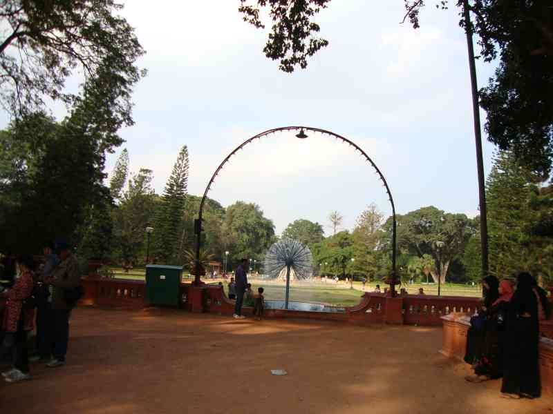 La fontaine en forme de pissenlit du jardin botanique de LalBagh, photo gratuite