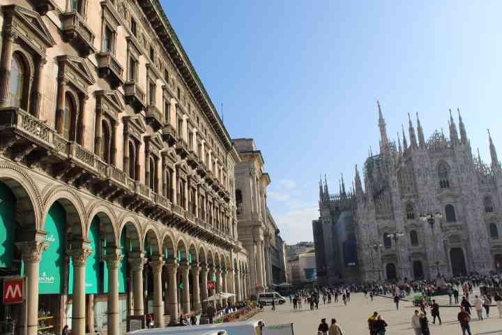 Des bâtiments dans la ville de Milan, photo gratuite