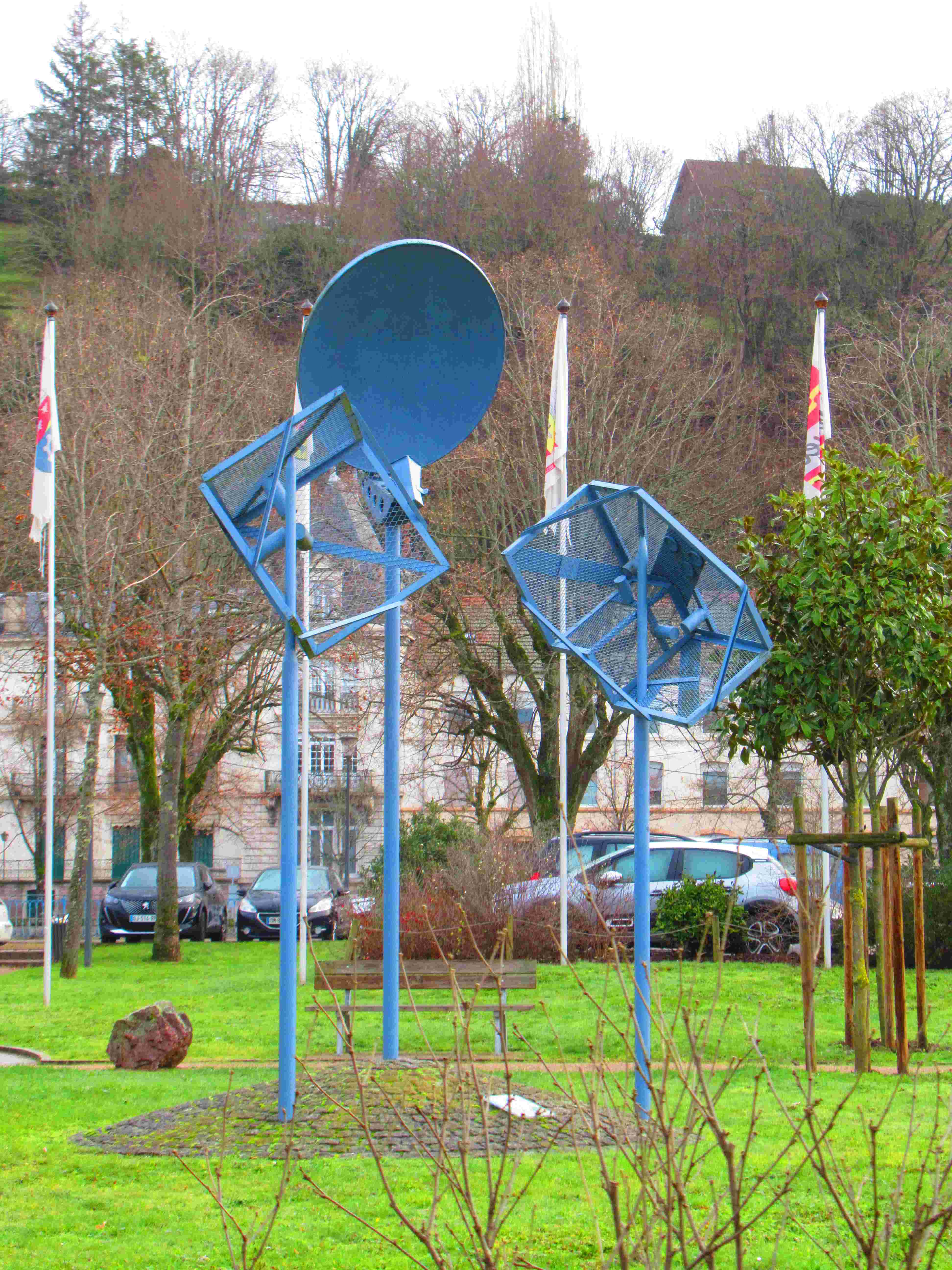 Sculpture métallique bleu