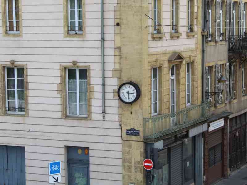Batiment au coin de la rue, photo gratuite