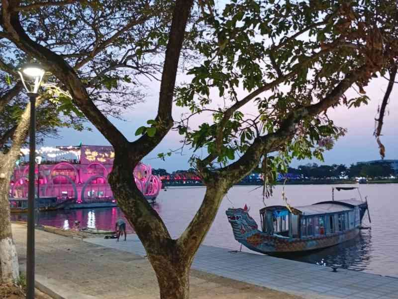 Gare maritime des bateaux touristiques à Hué, au Vietnam, photo gratuite