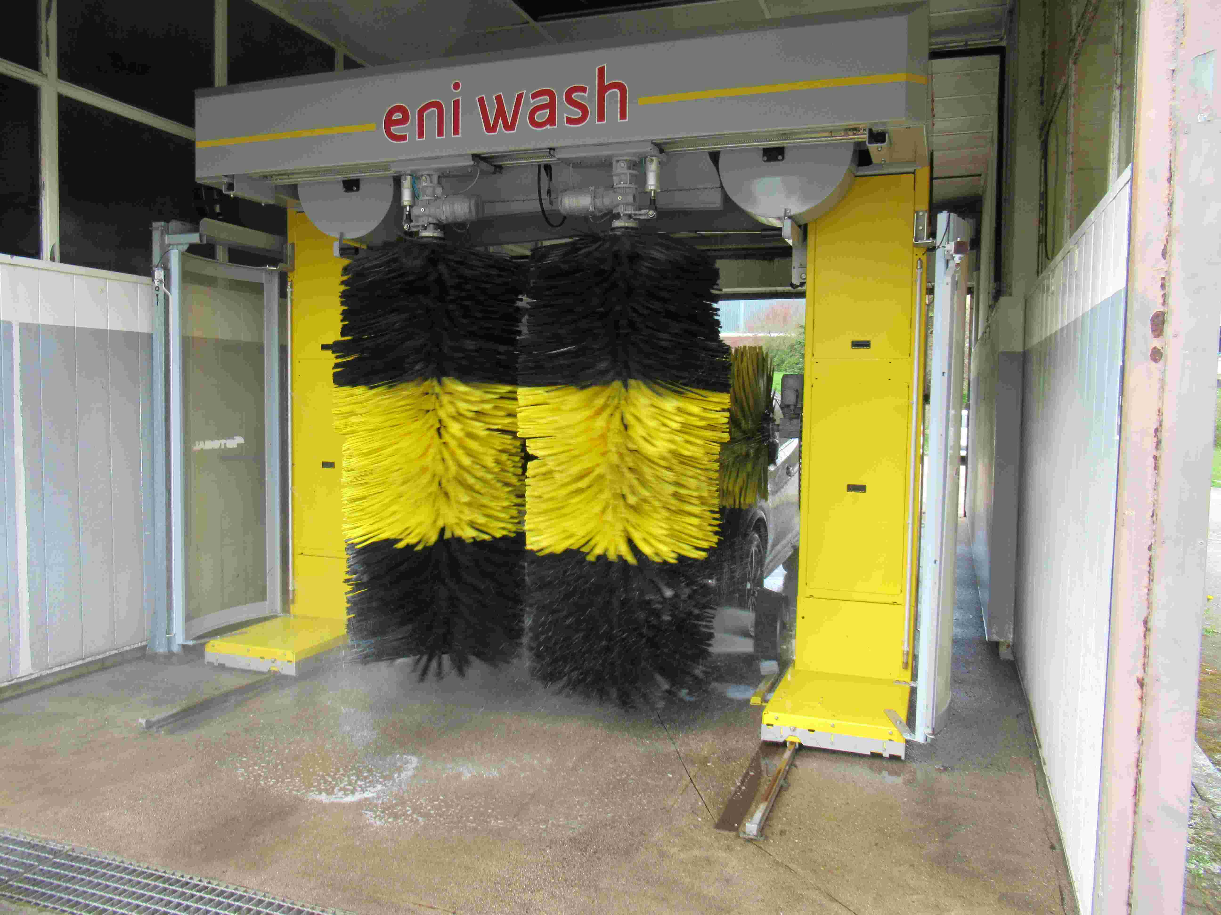 Portique de lavage automobile