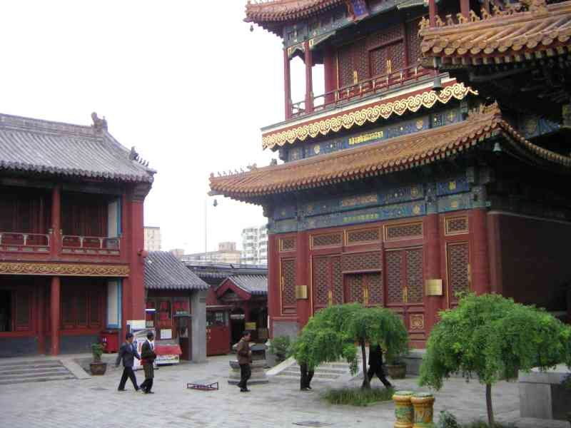 Des personnes dans le temple de yonghe en Chine, Asie photo gratuite
