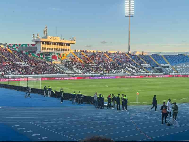 Un match de foot de l'équipe du Wydad Athletic Club au Complexe sportif Stade Mohamed 5 de Casablanca, photo gratuite