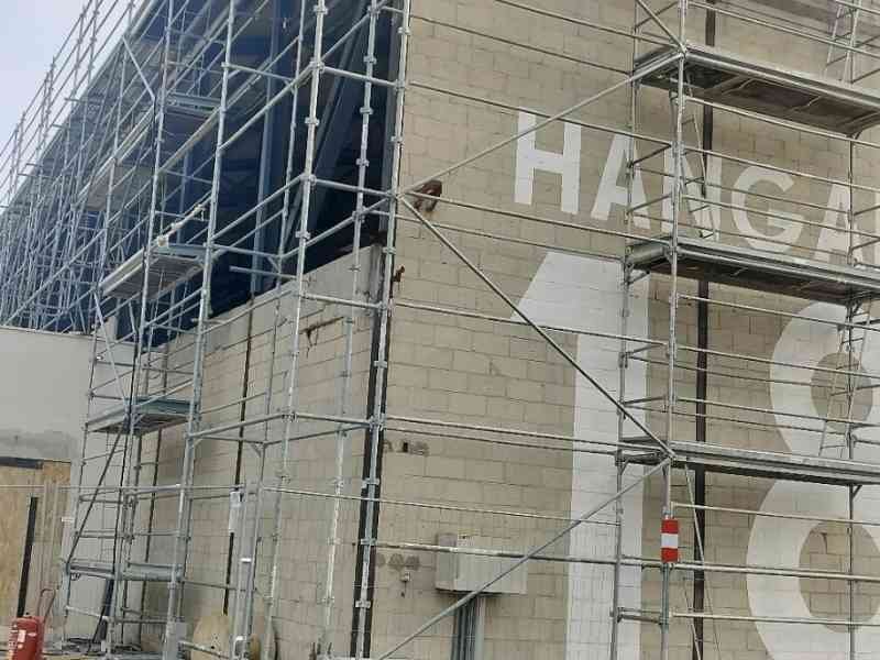 Un bâtiment en construction, photo gratuite