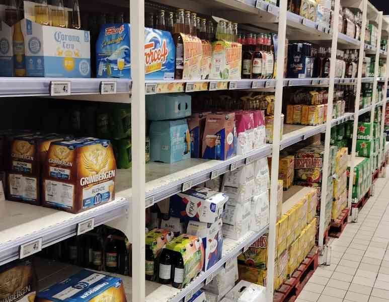 Supermarché, des étagères, photo gratuite