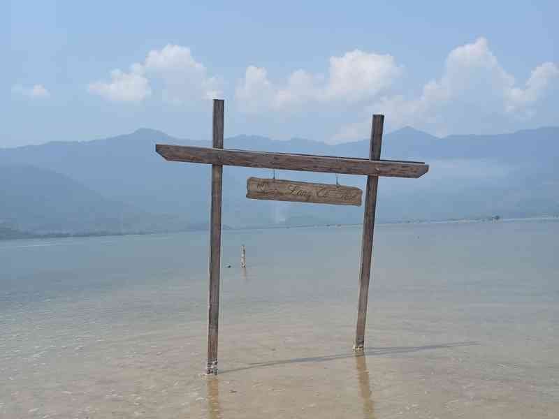 Structure en bois située dans la lagune, Vietnam, photo gratuite