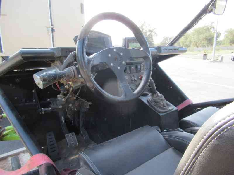 Le volant d'un buggy, voiture de course photo gratuite