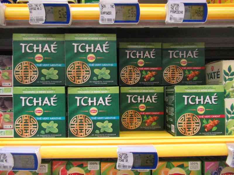 Thés naturels en rayon dans un supermarché photo gratuite - Natürliche Tees im Regal in einem Supermarkt, kostenlose Fotos