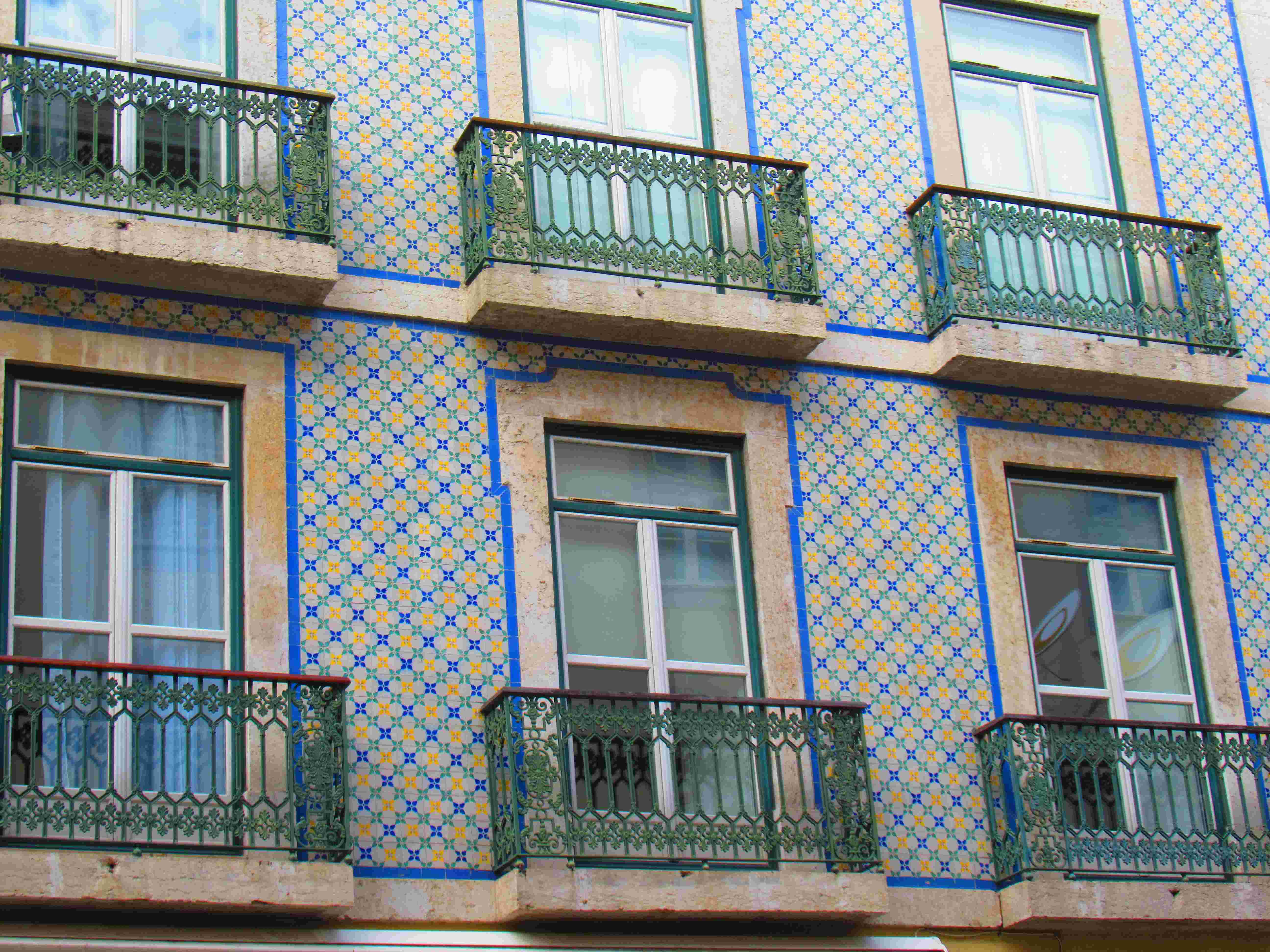 Façade bleu azulejos quartier baixa chiado Lisbonne Portugal