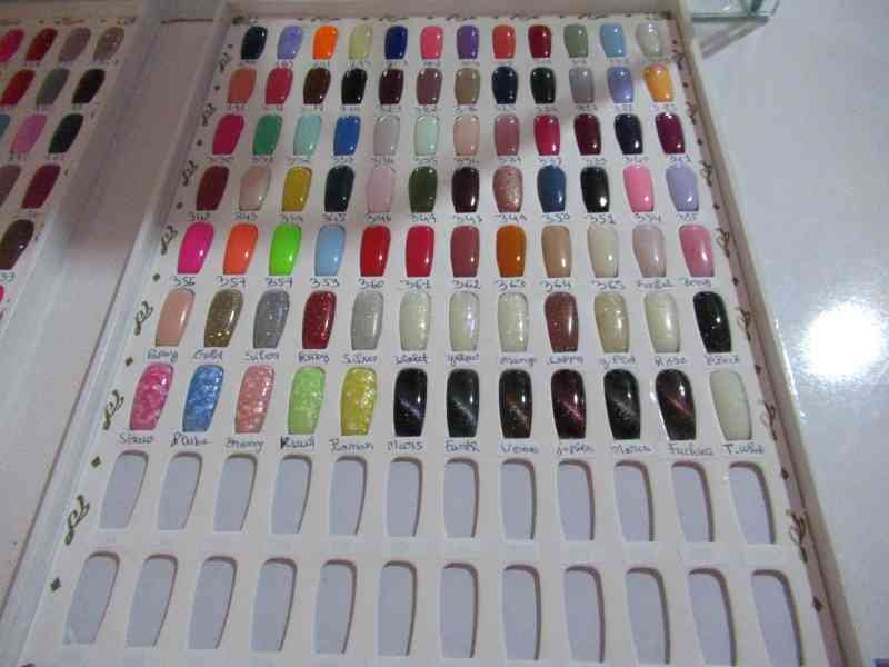 Palette de vernis à ongles permanents