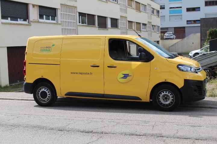 Véhicule de livraison de La Poste