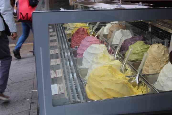 Gelato, une variante de dessert glacé artisanal d'origine italienne, photo gratuite