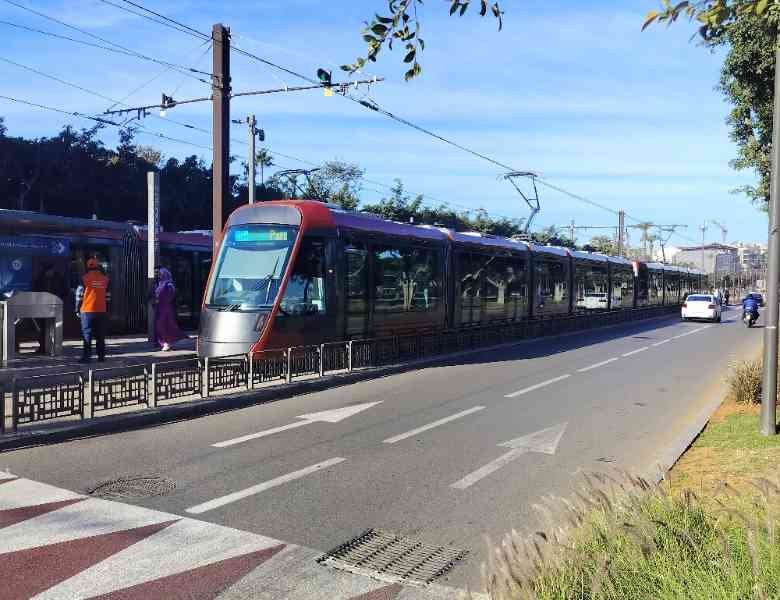Tramway de Casablanca, transport en commun, en mobilité au Maroc photo gratuite