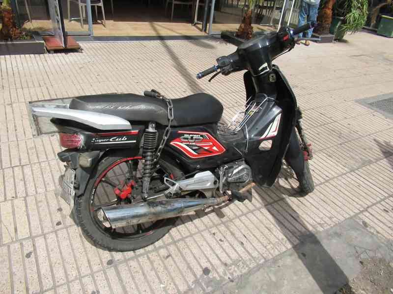 Scooter super cub avec cadenas