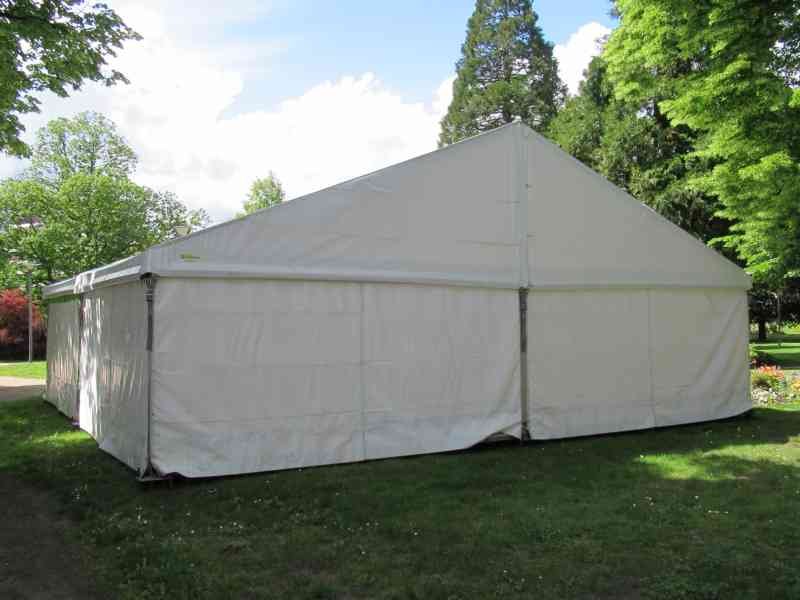 chapiteau blanc