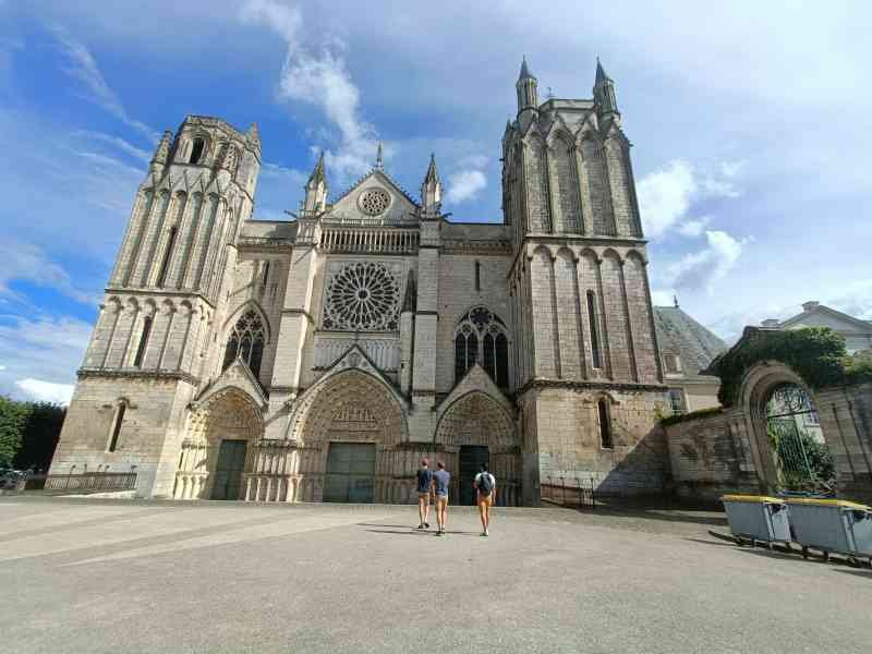 La cathédrale Saint-Pierre de Poitiers, photo gratuite