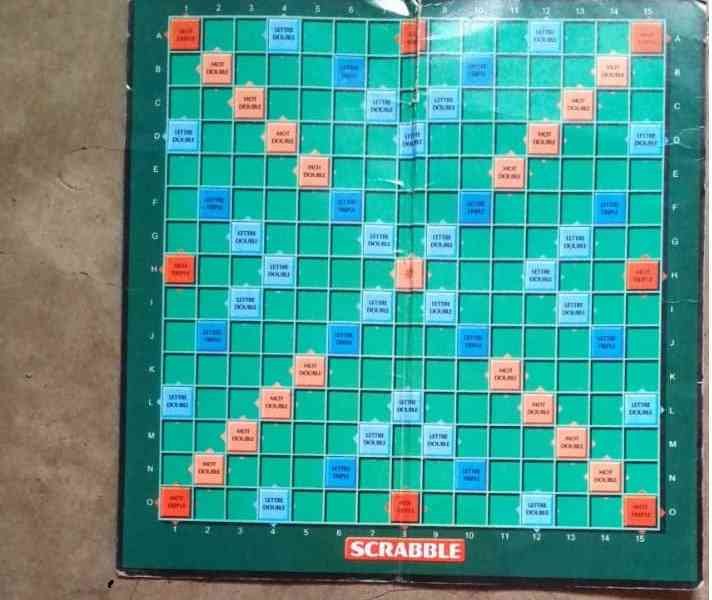 Plateau de jeu Scrabble photo gratuite