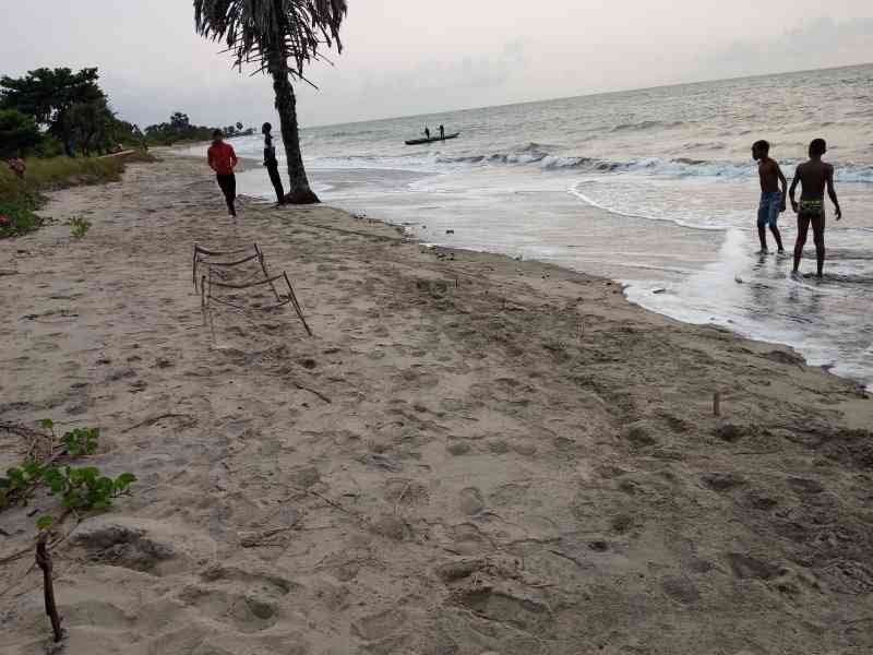 Au cœur d'une plage sauvage de l'océan atlantique photo gratuite