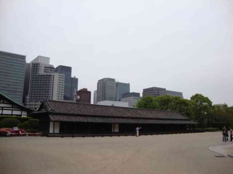 A l'entrée du Senso-ji : le gardien de Kaminarimon à Tokyo photo gratuite