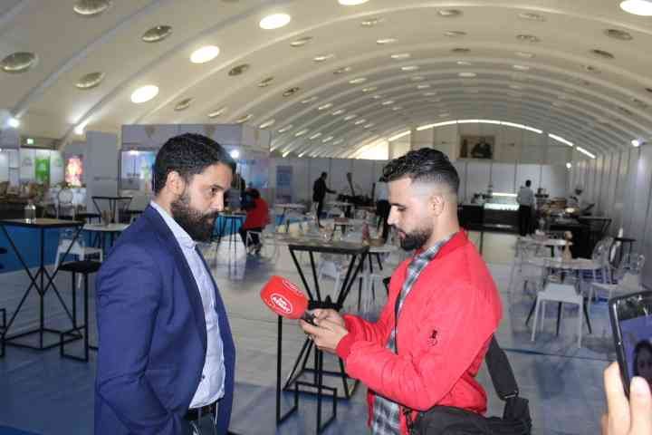 Interview par un journaliste, photo gratuite