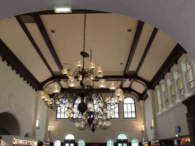 Intérieur de la gare de Metz-Ville, Moselle, France, photo gratuite
