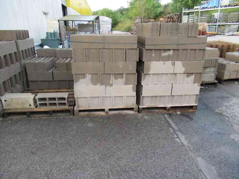 Pile de briques de ciment