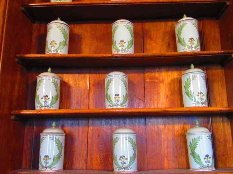 Étagère d’apothicaire ancienne photo gratuite