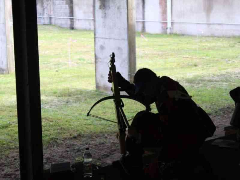 Préparation du tireur – 44ᵉ Championnat de France de tir à l’arbalète match photo gratuite